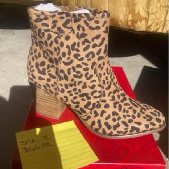 Heels and hats - Picture 12 of 13